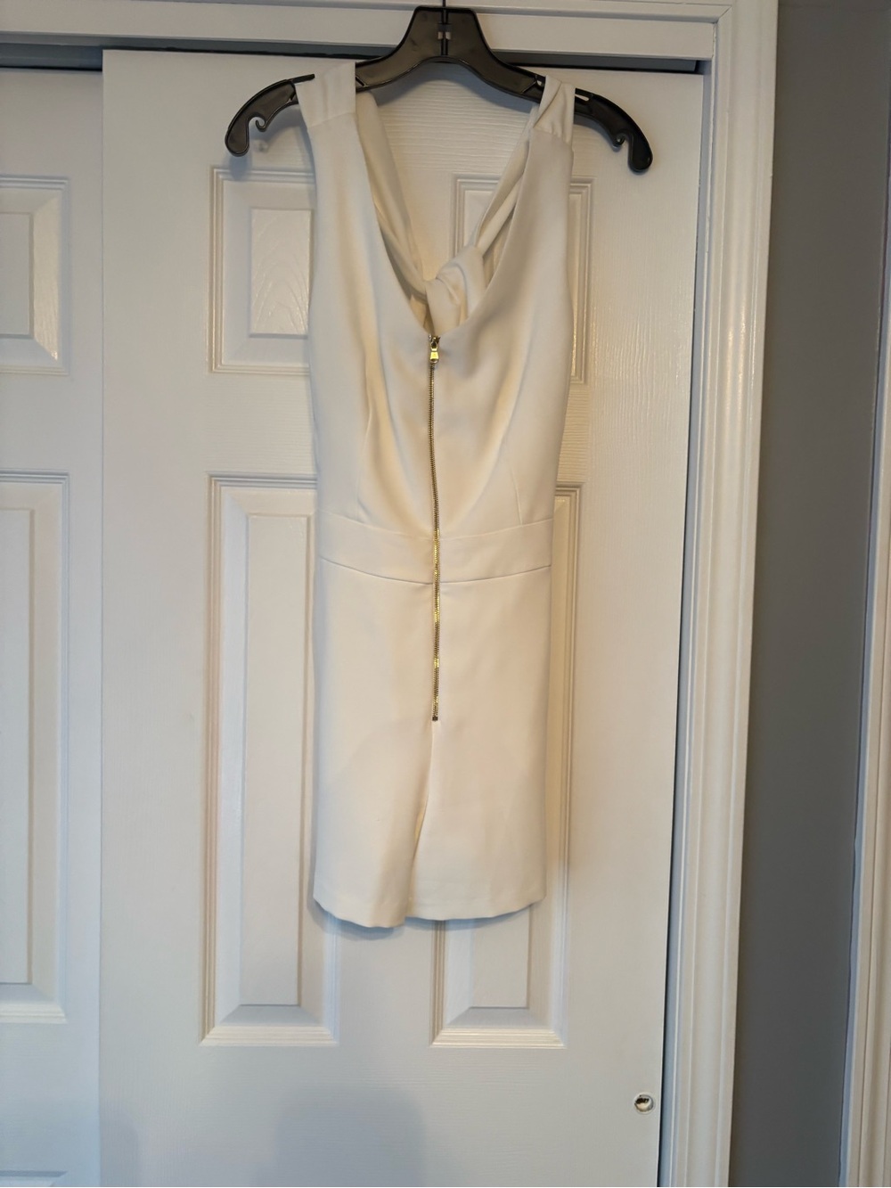 Trina Turk Off White Sleeveless Twist-Back Cocktail Dress